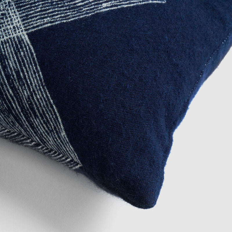 Linear Diamonds Cushion